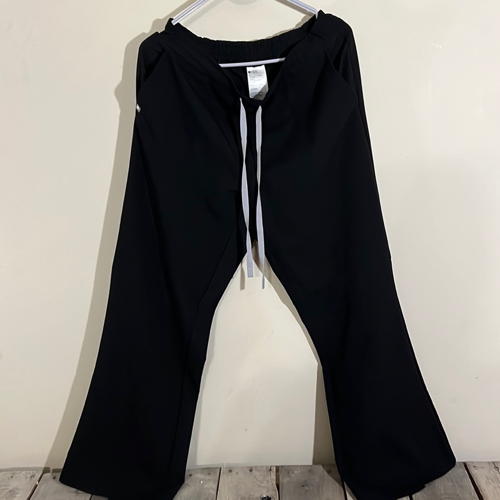 Women’s FIGS Lemarie Slim Flare Leg Scrub Pants